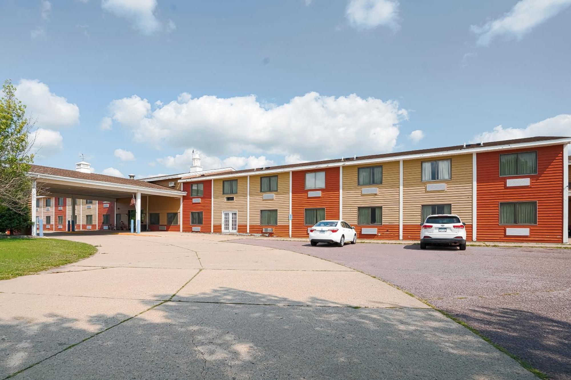 Oyo Hotel Redwood Falls Near Jackpot Casino Exterior photo