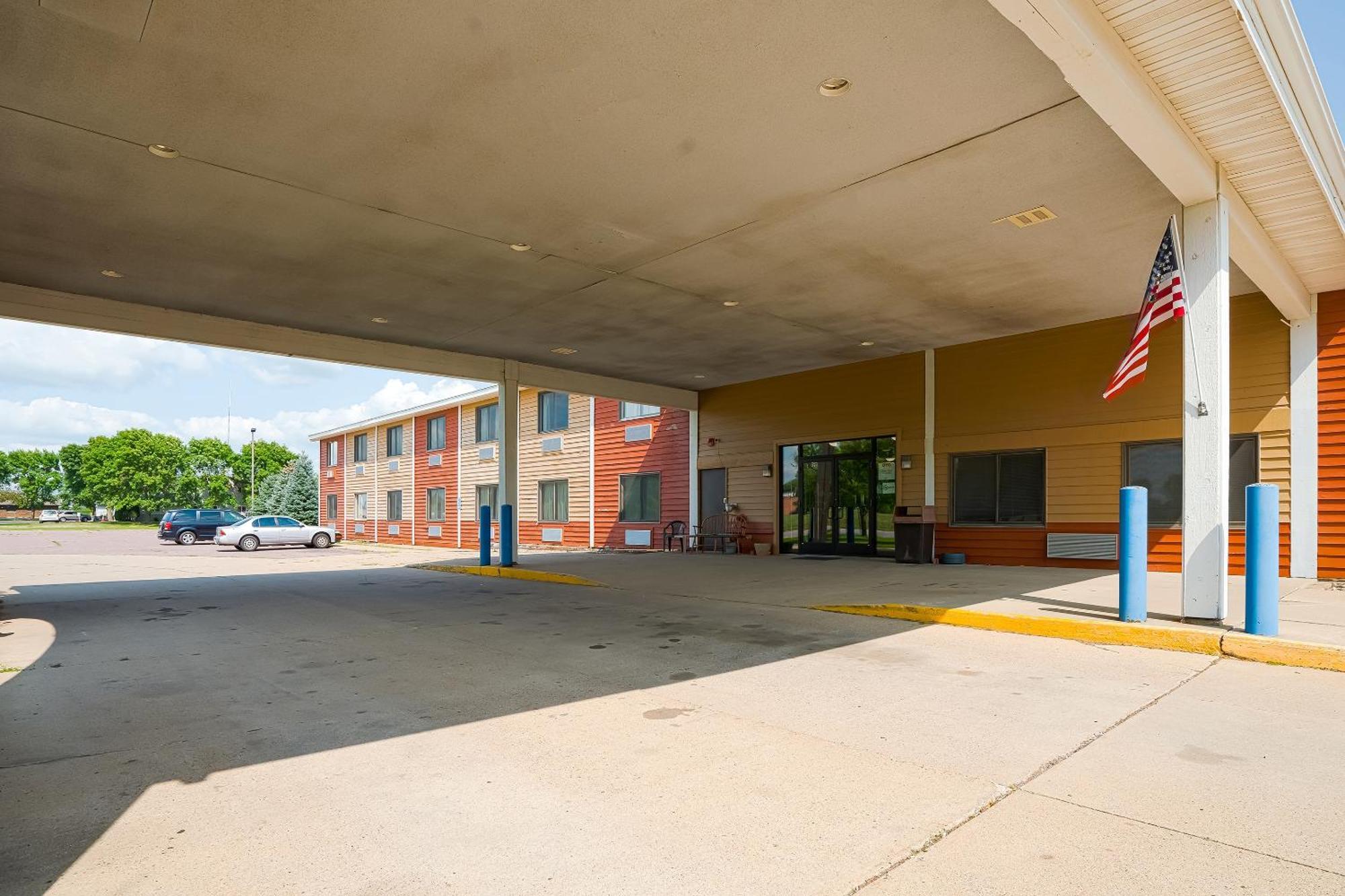 Oyo Hotel Redwood Falls Near Jackpot Casino Exterior photo