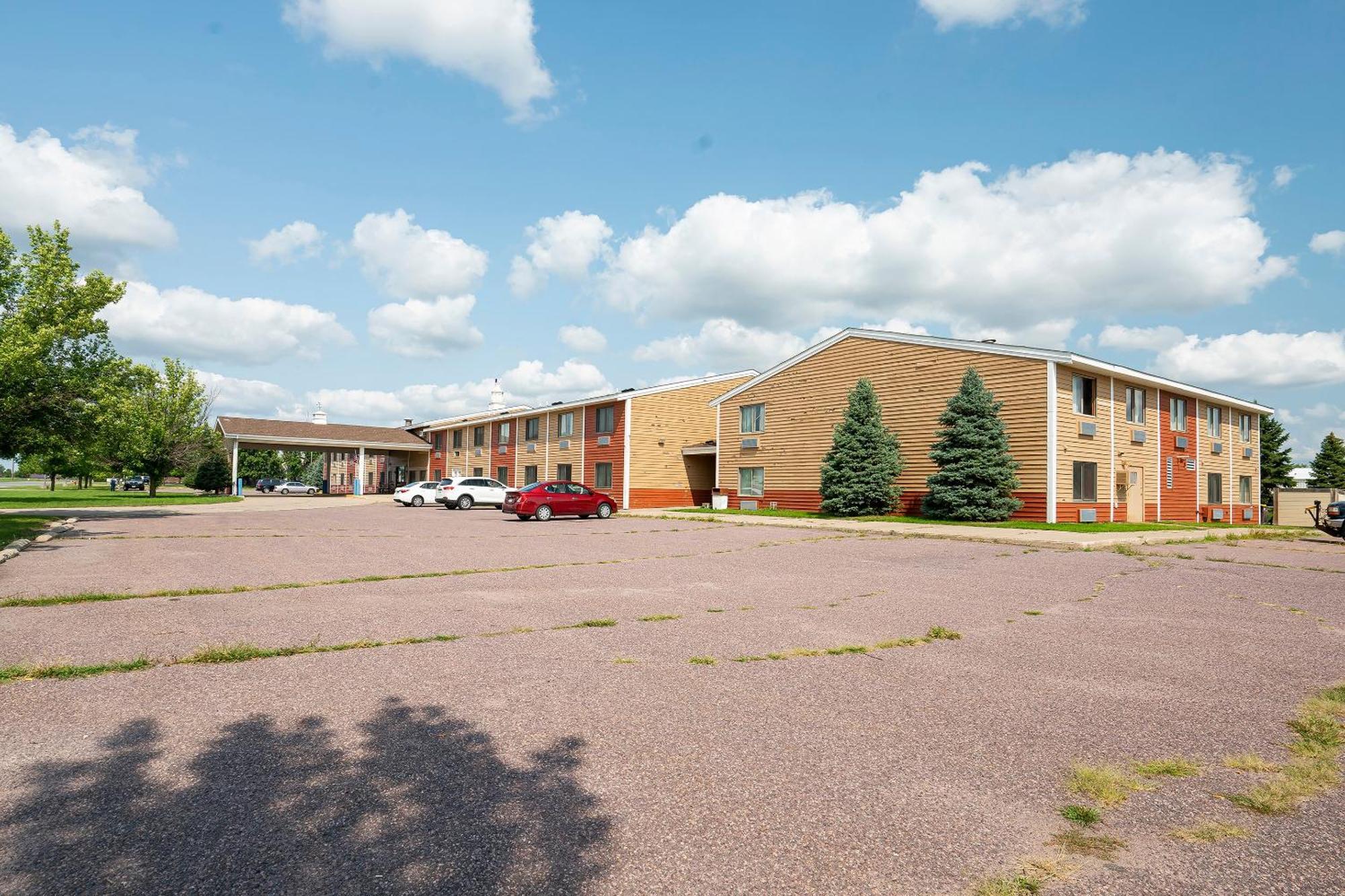 Oyo Hotel Redwood Falls Near Jackpot Casino Exterior photo
